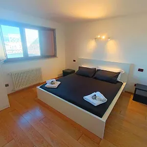 10-min-to-city-center-luxury-panoramic-penthouse.it-romehotels.com/